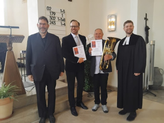 Die Ausgezeichneten mit Pfarrer Daniel Götzfried und Gerd Hennecke